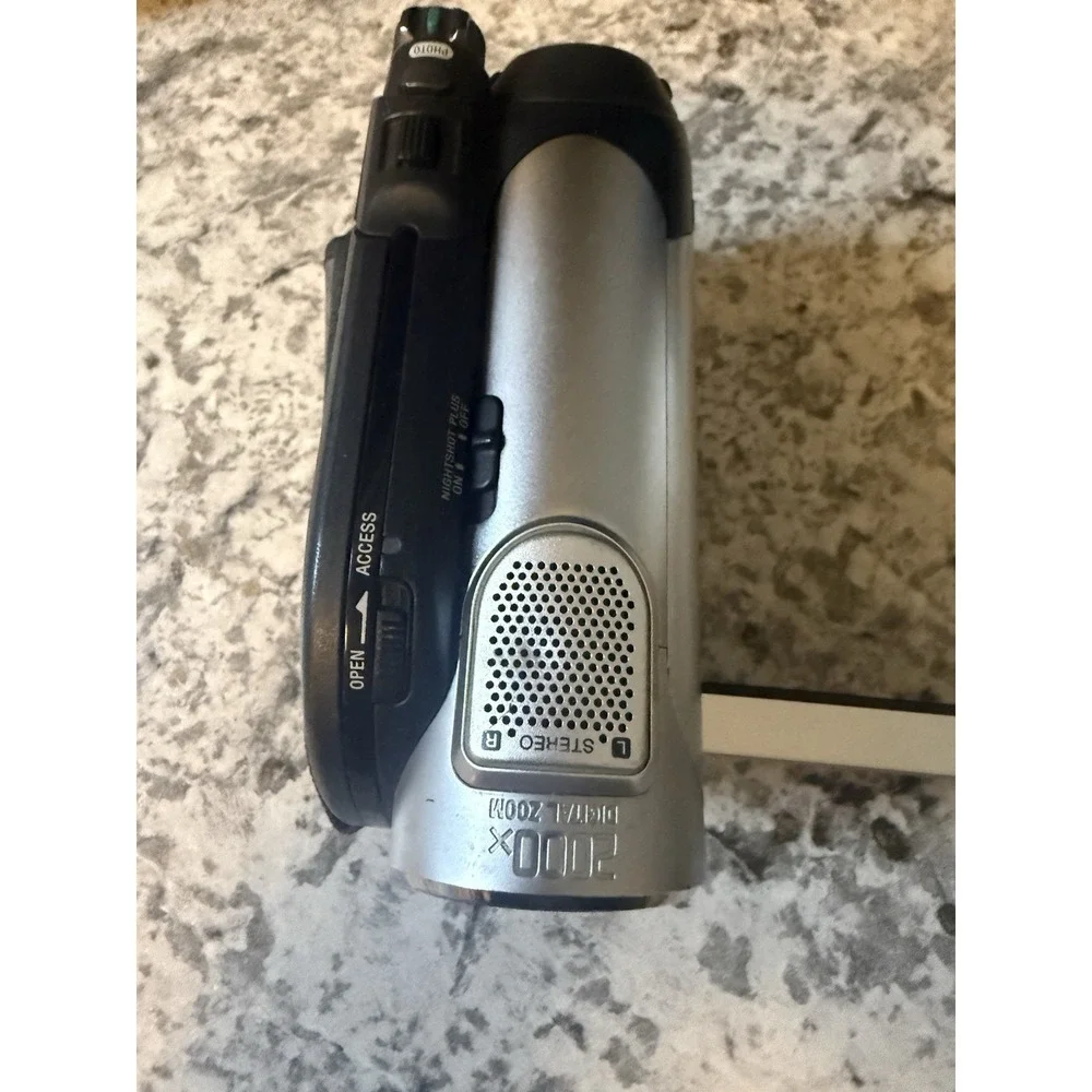Sony Handycam DCR-DVD108 Camcorder Mini DVD Video Recorder Needs Battery